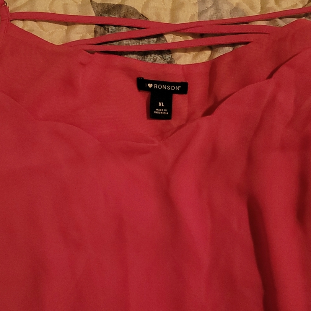 Ladies scalloped tank top